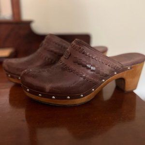 Ugg Leather Vivica Clogs